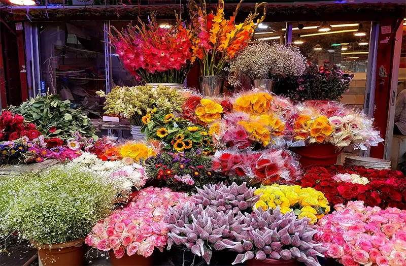 Premium mixed fresh flowers arrangement